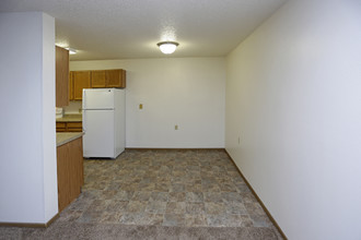 Calgary Apartments in Bismarck, ND - Building Photo - Interior Photo