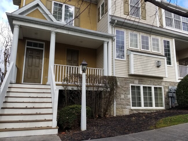 property at 25 Middle Grn