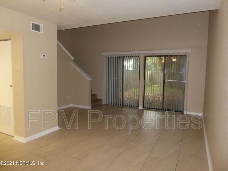 1103 Mayport Landing Cir in Atlantic Beach, FL - Building Photo