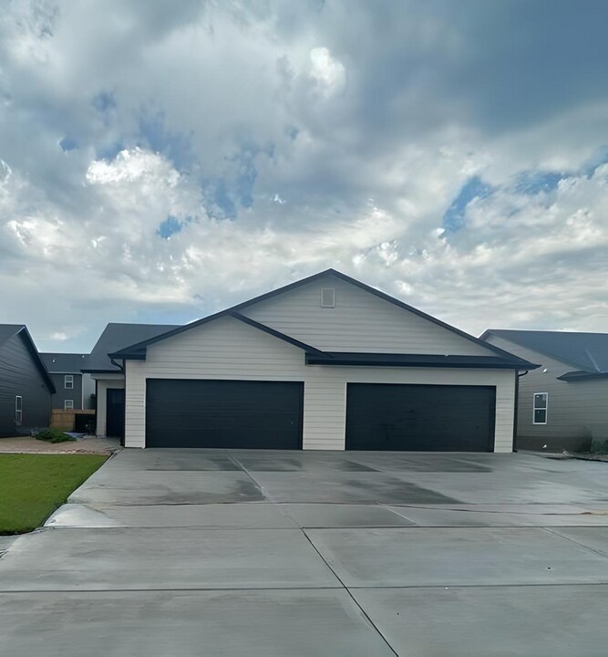 9220-9222 E Wassall St in Wichita, KS - Building Photo