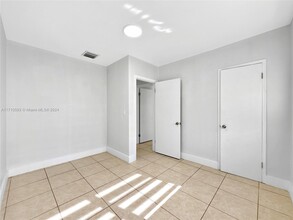 3811 NW 58th Pl, Unit 1 in Virginia Gardens, FL - Building Photo - Building Photo