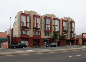 Vista Grande Apartments in Daly City, CA - Building Photo - Building Photo