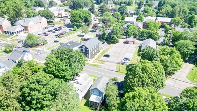 41 Wallingford Rd in Cheshire, CT - Building Photo - Building Photo