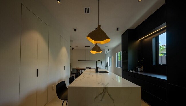 1635 SW 19th Ter in Miami, FL - Building Photo - Building Photo