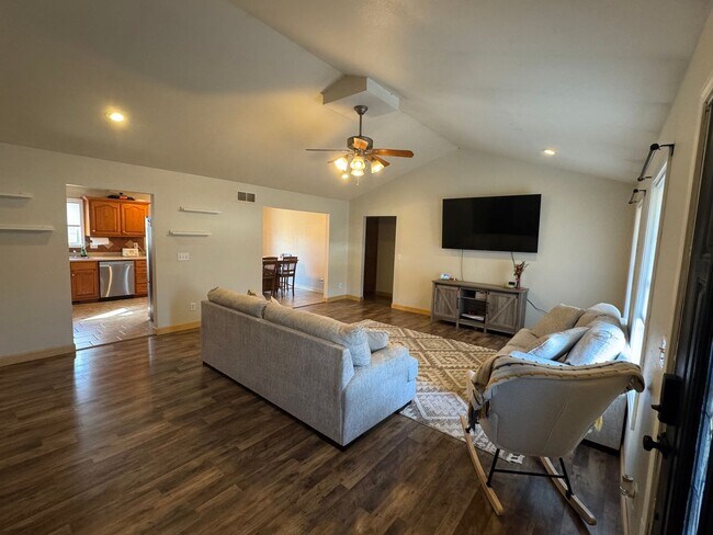 21146 Larson Rd in Waynesville, MO - Building Photo - Building Photo