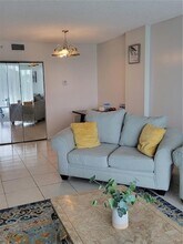 919 Hillcrest Dr, Unit 306 in Hollywood, FL - Building Photo - Building Photo