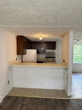 123 Circle Dr in White Sulphur Springs, WV - Foto de edificio - Building Photo