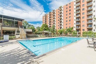 300 Johnson Ferry Rd, Unit A610 in Sandy Springs, GA - Building Photo - Building Photo