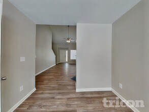 5819 Twin Brook Dr in Charlotte, NC - Foto de edificio - Building Photo