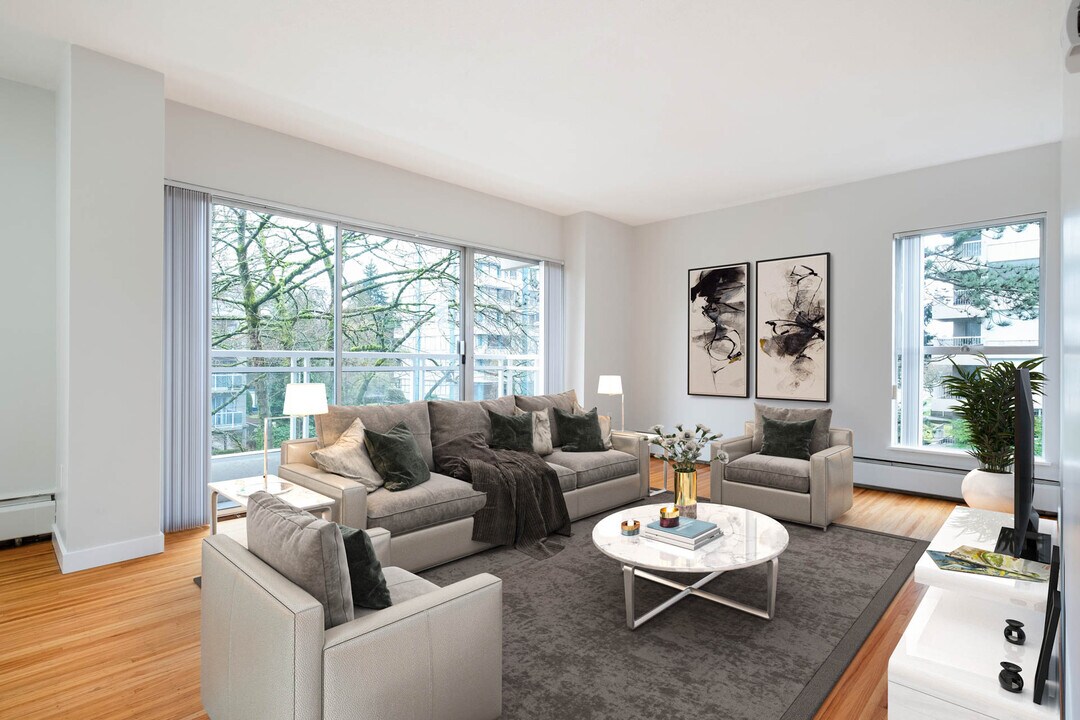Bellevue Towers in Vancouver, BC - Building Photo