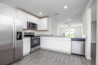 1949 SE Sandia Dr in Port St. Lucie, FL - Building Photo - Building Photo