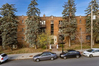 5175 De La Côte-Saint-Luc Ch in Montréal, QC - Building Photo - Building Photo