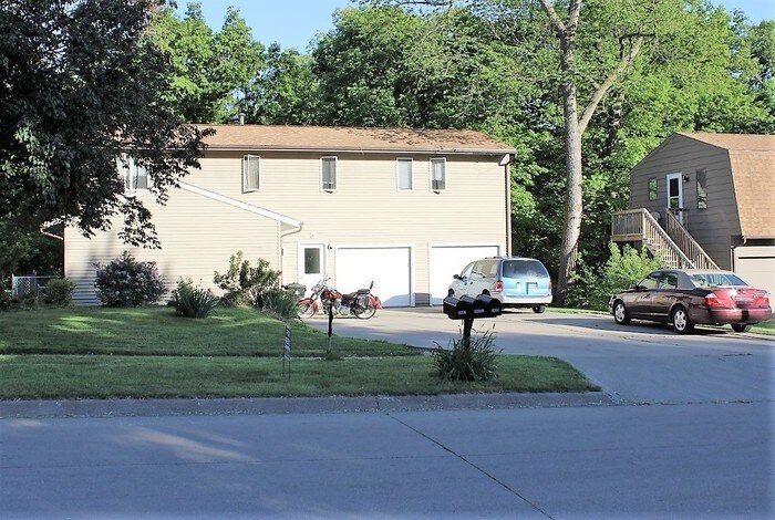 1425 Eastview Dr in Coralville, IA - Building Photo