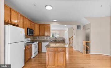 2133 Bexley Dr in Ellicott City, MD - Foto de edificio - Building Photo