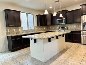 9213 W Meadow Dr in Peoria, AZ - Building Photo - Building Photo