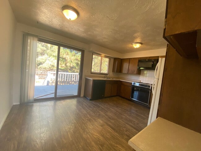 2531-2533 E 27th Ave in Spokane, WA - Building Photo - Building Photo