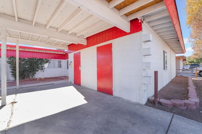 1312-1314 E Phillips Ave in Las Vegas, NV - Building Photo - Building Photo