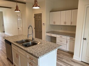 108 Appleoak Ave in Lafayette, LA - Building Photo - Building Photo