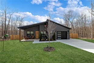 22 Wigtown Ln in Bella Vista, AR - Building Photo