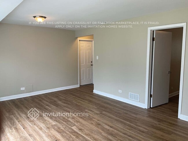 825 W Manor Ct in Glenwood, IL - Building Photo - Building Photo