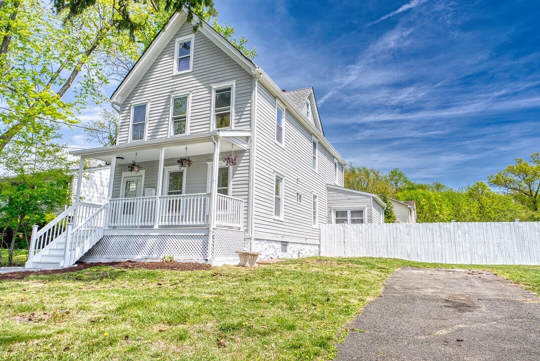 71 Lenox Ave in Congers, NY - Building Photo