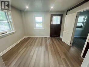1279 Hamilton St in Cambridge, ON - Building Photo - Building Photo