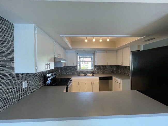 1156 SW 43rd St in Cape Coral, FL - Building Photo - Building Photo