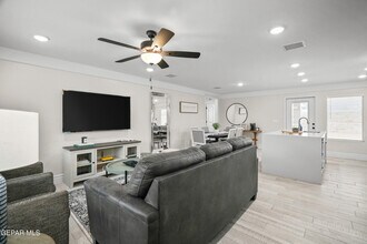 854 Mallett St in El Paso, TX - Building Photo - Building Photo