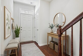 32 Cortland Ct in Livingston, NJ - Building Photo - Building Photo