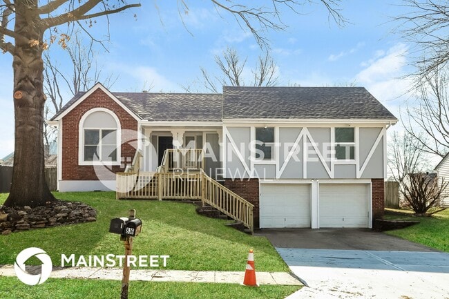 property at 821 E Northview St