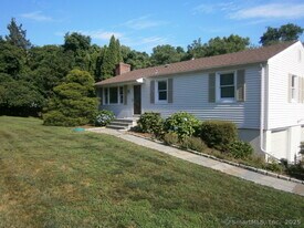 18 Hales Rd in Westport, CT - Building Photo
