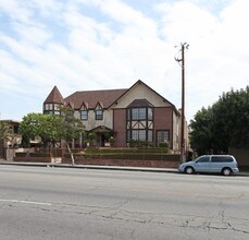9210 Van Nuys Blvd in Panorama City, CA - Foto de edificio - Building Photo