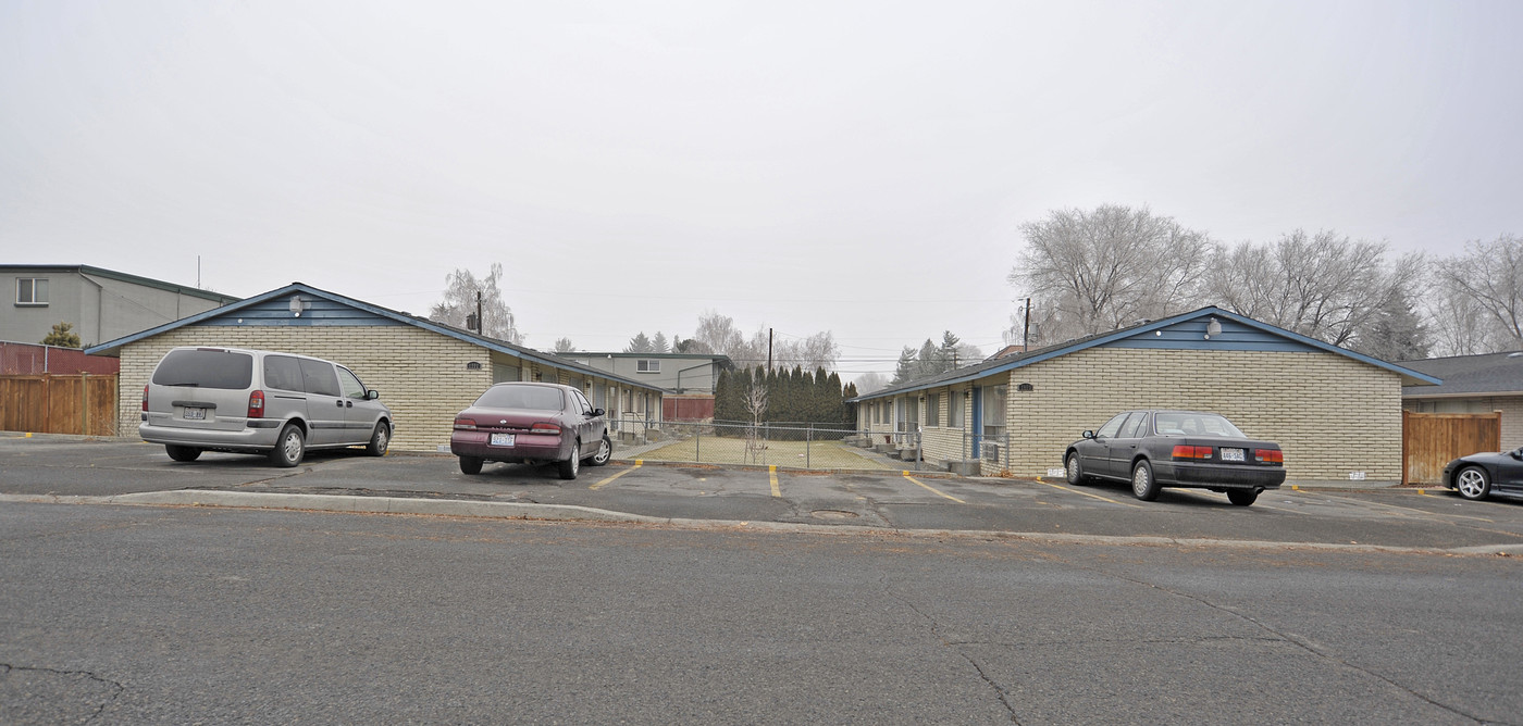 1001-1003 S 41st Ave in Yakima, WA - Building Photo