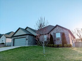 700 Hawthorn Way in Centerton, AR - Building Photo