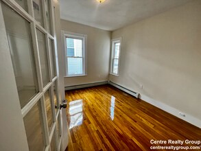 19 Banks St, Unit 2 in Somerville, MA - Foto de edificio - Building Photo