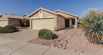 2112 E Robin Ln in Phoenix, AZ - Building Photo