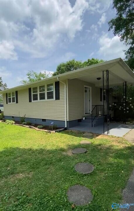 2114 Bide a Wee Dr NE in Huntsville, AL - Building Photo