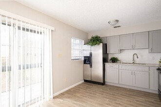 6216 SW 10th Pl-Unit -B in Gainesville, FL - Building Photo - Building Photo