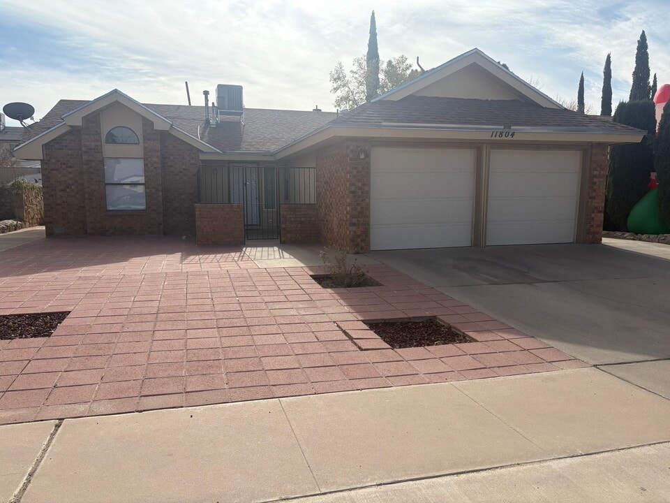 11804 Scott Simpson Dr in El Paso, TX - Building Photo