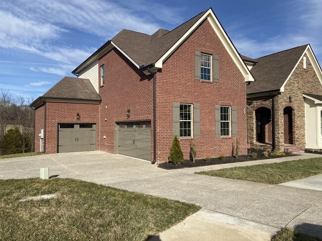 1026 October Park Way in Franklin, TN - Foto de edificio - Building Photo