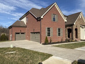 1026 October Park Way in Franklin, TN - Building Photo - Building Photo