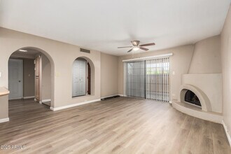 10410 N Cave Creek Rd in Phoenix, AZ - Building Photo - Building Photo