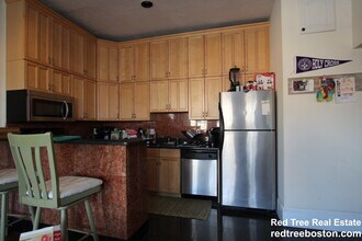 1689 Beacon St, Unit 2 in Brookline, MA - Building Photo - Building Photo