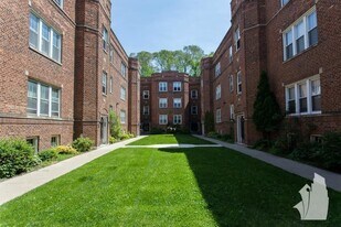 3521 N Broadway in Chicago, IL - Building Photo