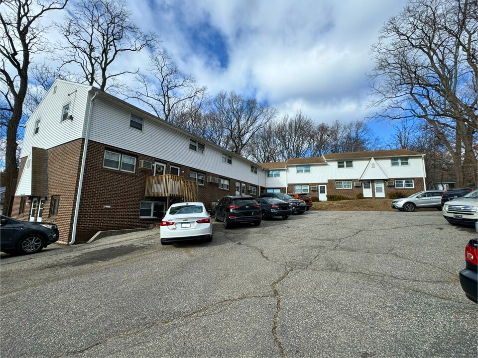 1370 Highland Ave in Waterbury, CT - Building Photo