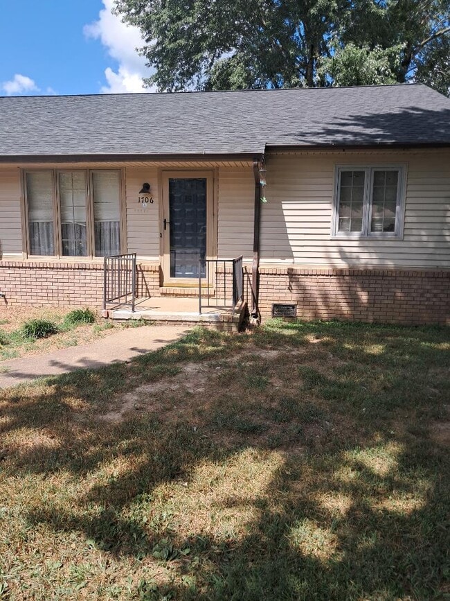 1706 Ridgewood Dr in Murray, KY - Building Photo - Building Photo