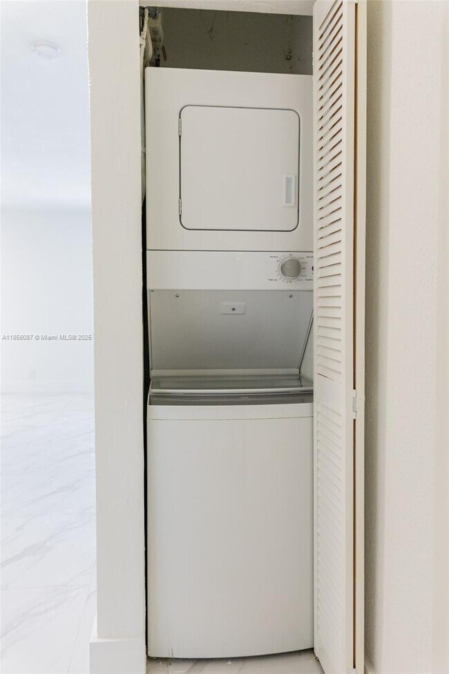 2140 NE 56th St in Fort Lauderdale, FL - Building Photo - Building Photo