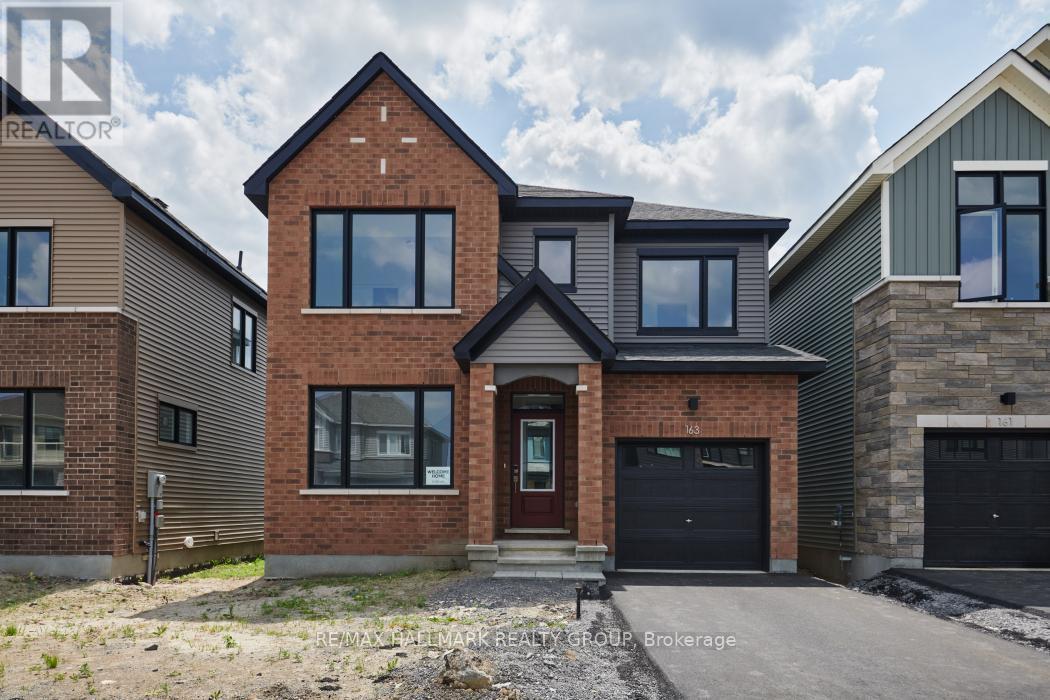 163 Conservancy Dr in Ottawa, ON - Building Photo