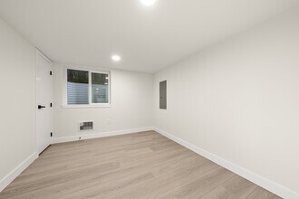 7804 Lake City Way NE in Seattle, WA - Building Photo - Building Photo