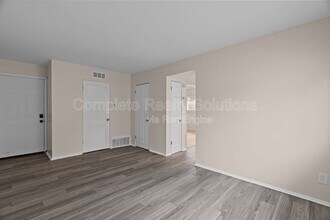 2323 Woodson Rd in Overland, MO - Building Photo - Building Photo